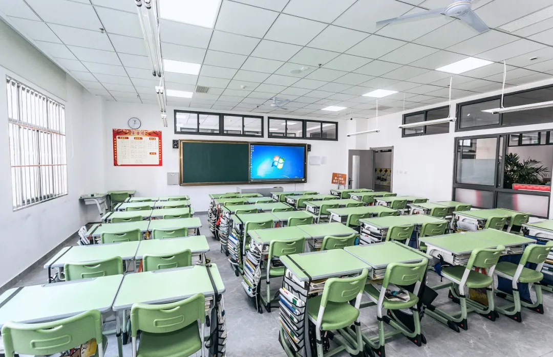 2025西安虹途职业高中第三方好差评内容 教室.png