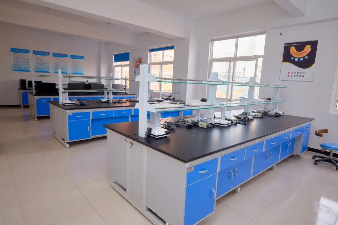 2025年西安医药科技职业学校招生简章 ad0d274a1e6b20aba19f745c415fa431.jpg