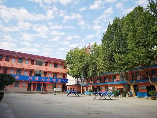 陕西渭南商贸技工学校