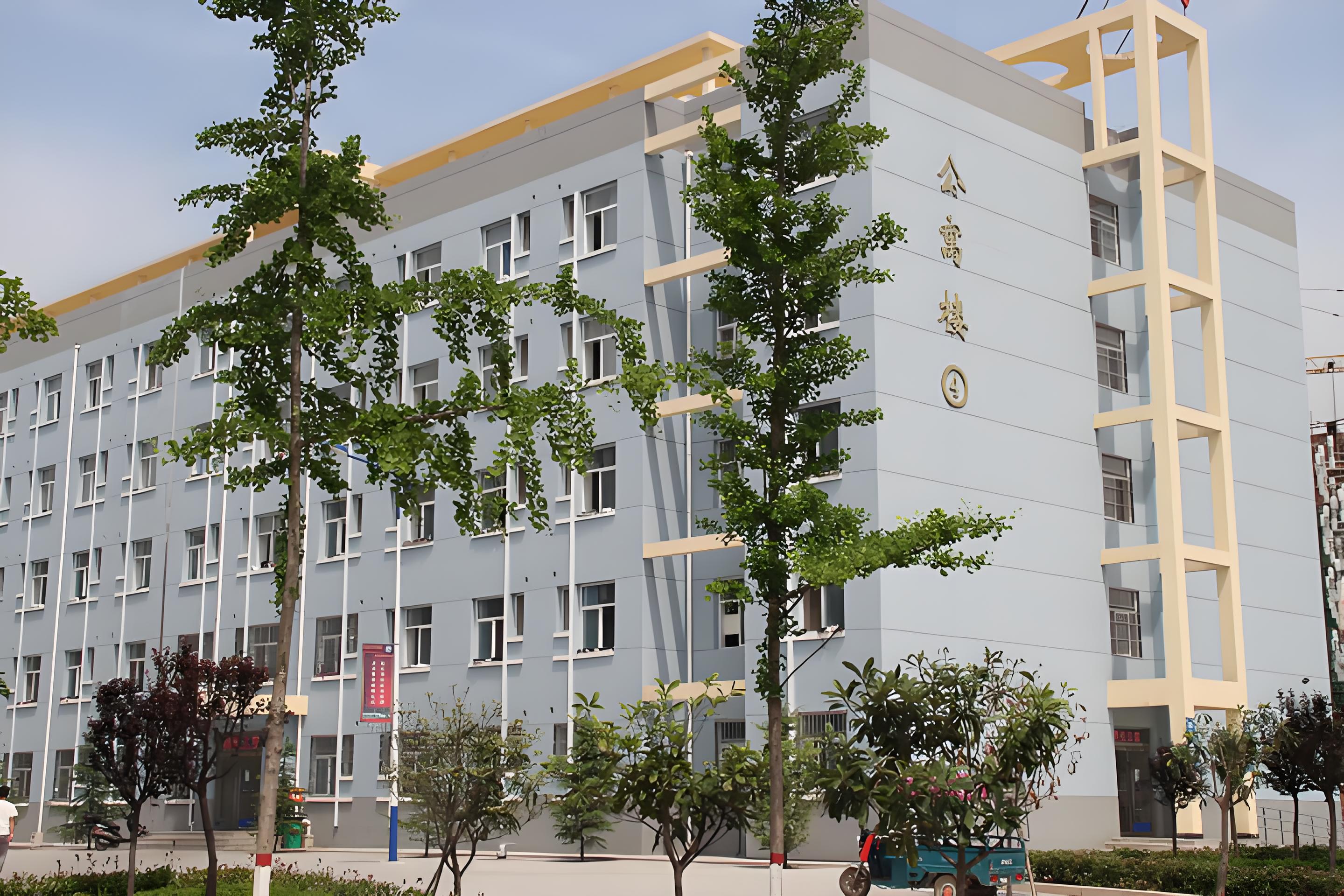 点击放大图片 渭南市轨道交通运输高级技工学校